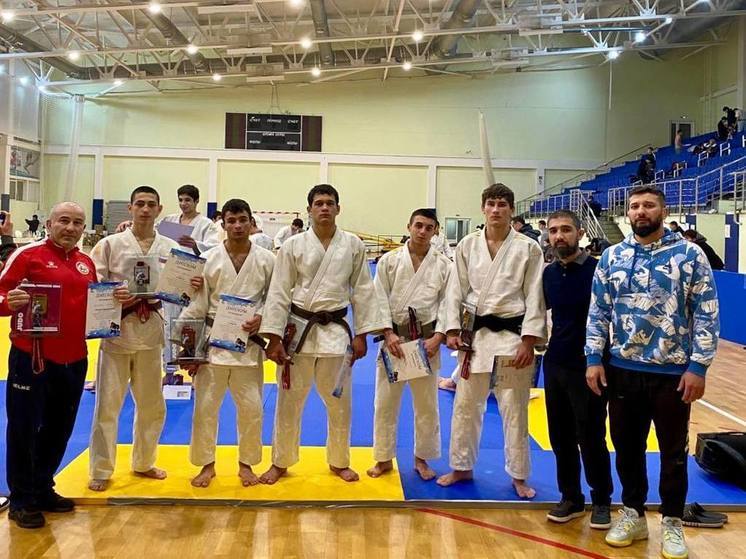 Осетинские дзюдоисты завоевали пять наград на турнире в Черкесске