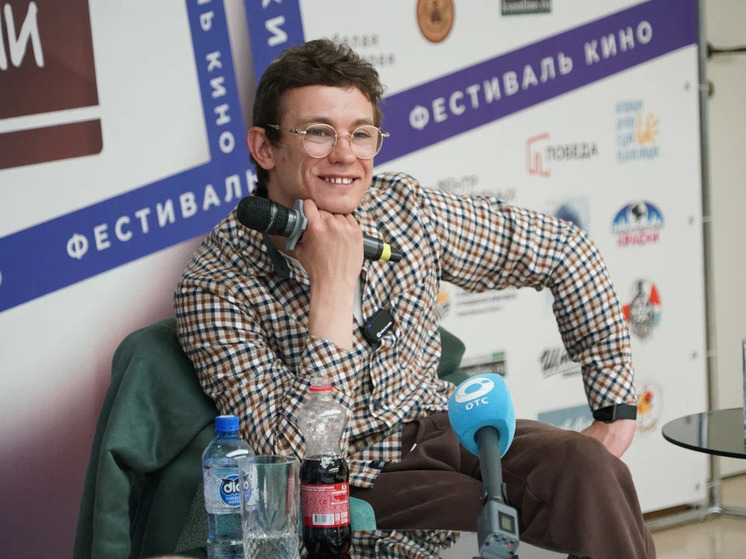Новосибирский актер Никита Кологривый сыграл суперагента в ремейке «Бриллиантовой руки»