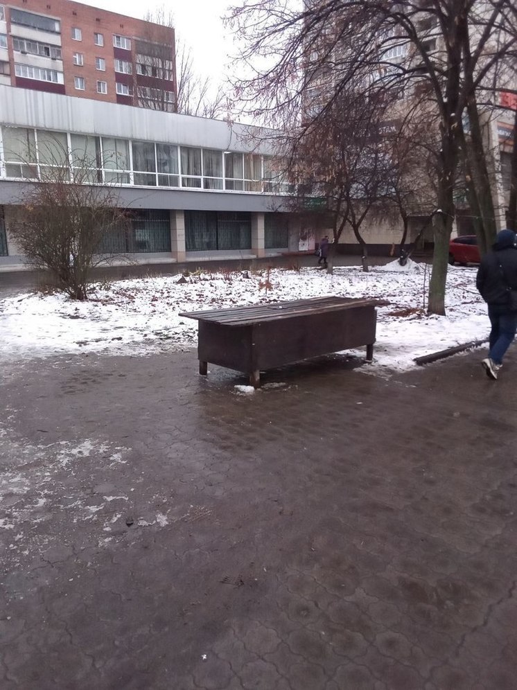 В Курске на проспекте Кулакова пресекли несанкционированную торговлю