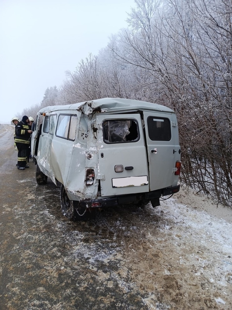 На орловской трассе при обгоне трактора в аварию попал «УАЗ»
