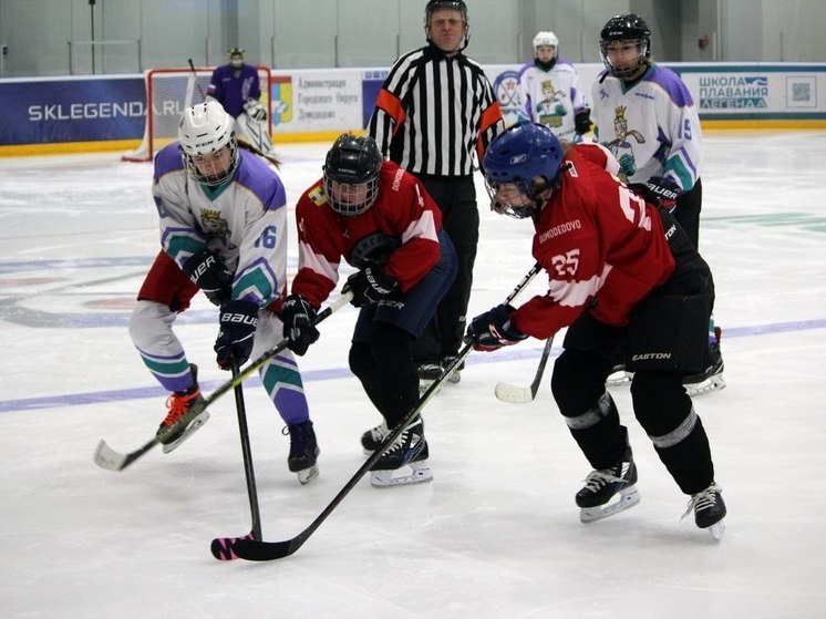 Свыше 200 спортсменок стали участницами хоккейного турнира в Подмосковье