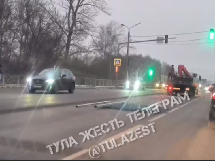 В Туле водитель потерял стройматериалы прямо на трассе