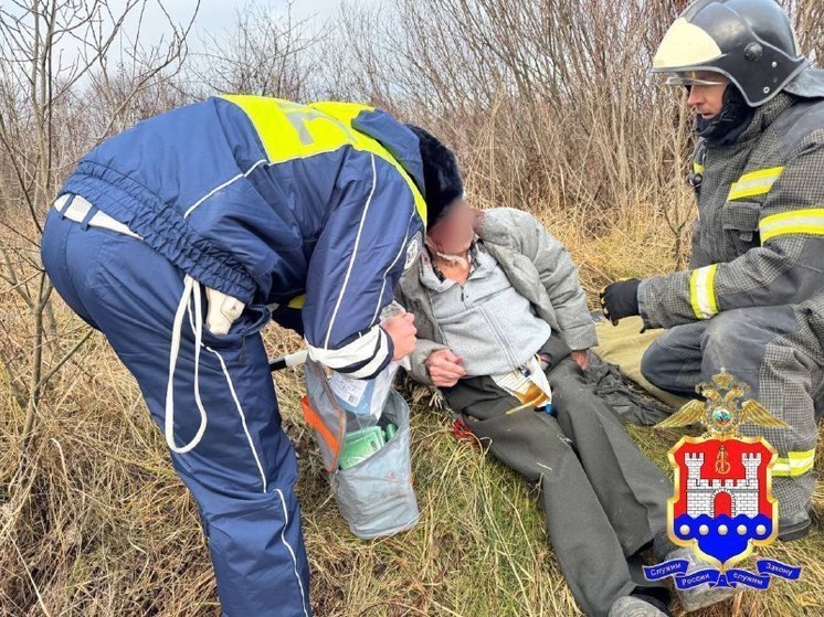 Калининградские полицейские помогли пожилому водителю, попавшему в ДТП