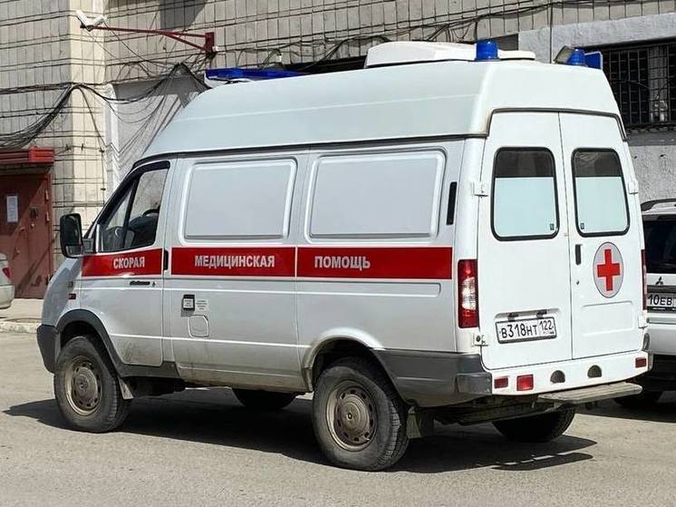 Женщина В Красном Белье Фото