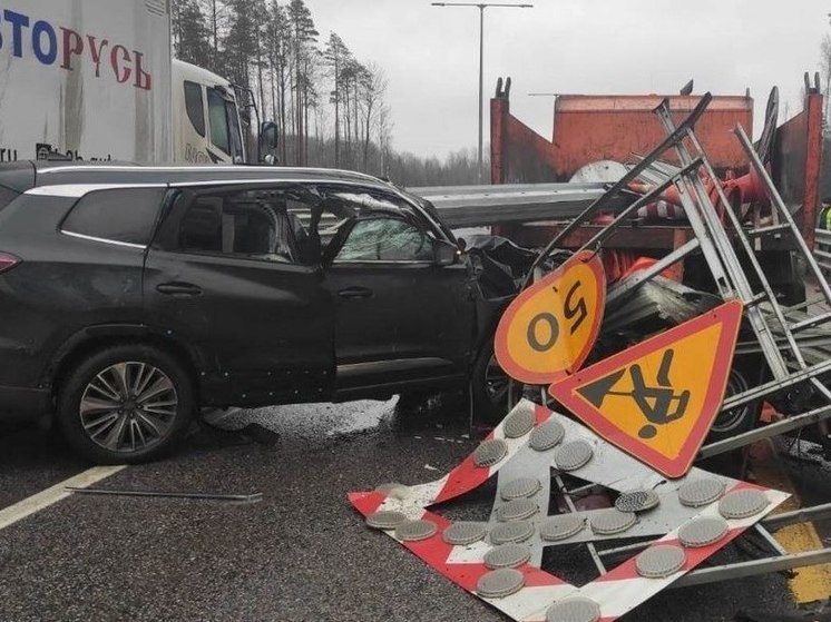 Жертвой ДТП с грузовиком в Новгородском районе стал пассажир иномарки