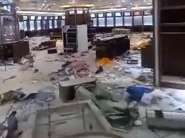 Жители столицы Сирии ходят на экскурсию в дом сверженного президента