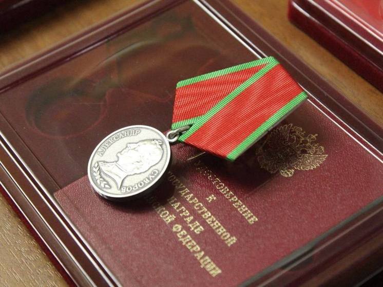 Ленинградцам, бойцам СВО, вручили медали и ордена в День Конституции