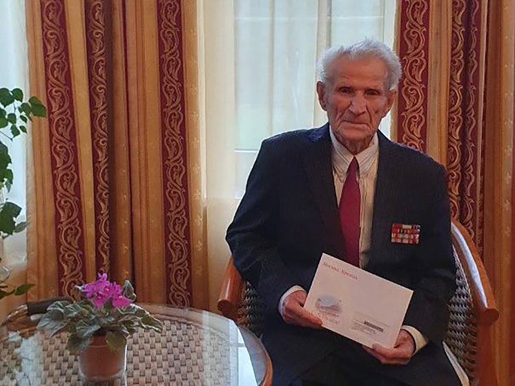 Светлогорский прокурор поздравил со 100-летием ветерана ВОВ Николая Сомонова