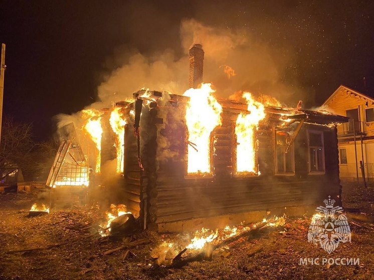 Пожар уничтожил жилой дом в селе Яжелбицы