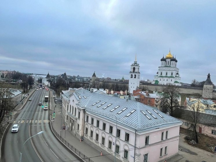 Псковские экскурсоводы узнали секреты храма святых Косьмы и Дамиана с Примостья