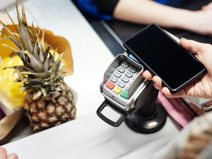 Клиенты ВТБ смогут оплачивать покупки за рубежом по QR