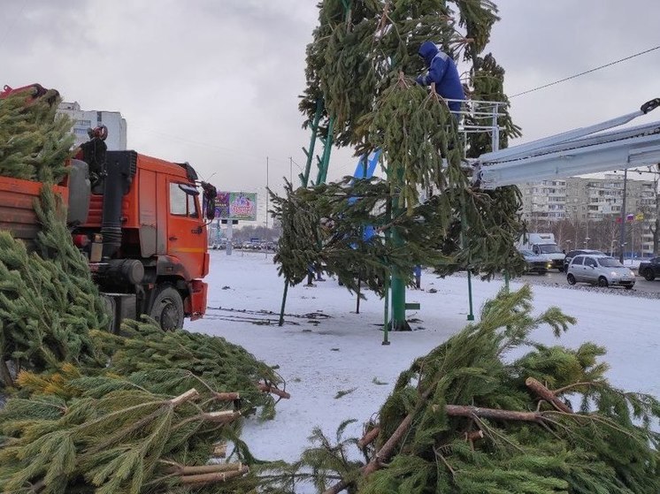 В Оренбурге устанавливают главную ёлку города