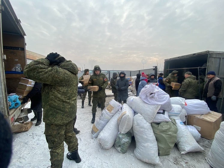 Солдатские и сержантские учебные взвода ВУЦ помогали погрузке помощи на СВО