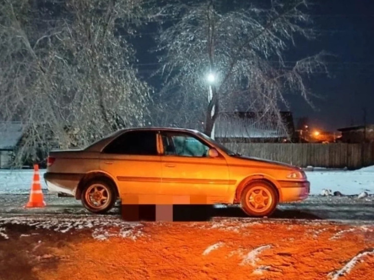 Под Новосибирском водитель Toyota насмерть сбил лежащую на дороге женщину