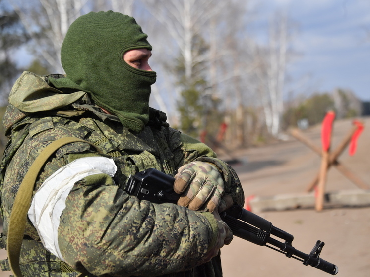 Российские войска частично выбили противника из огнеупорного комбината в Чвсовом Яре, сообщил Андрей Марочко