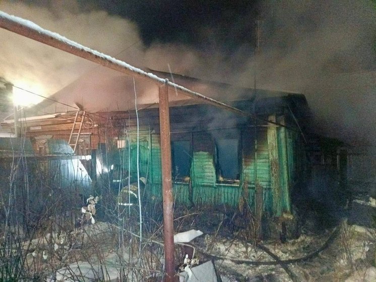 В горящем доме в Самарской области погиб человек утром 14 декабря