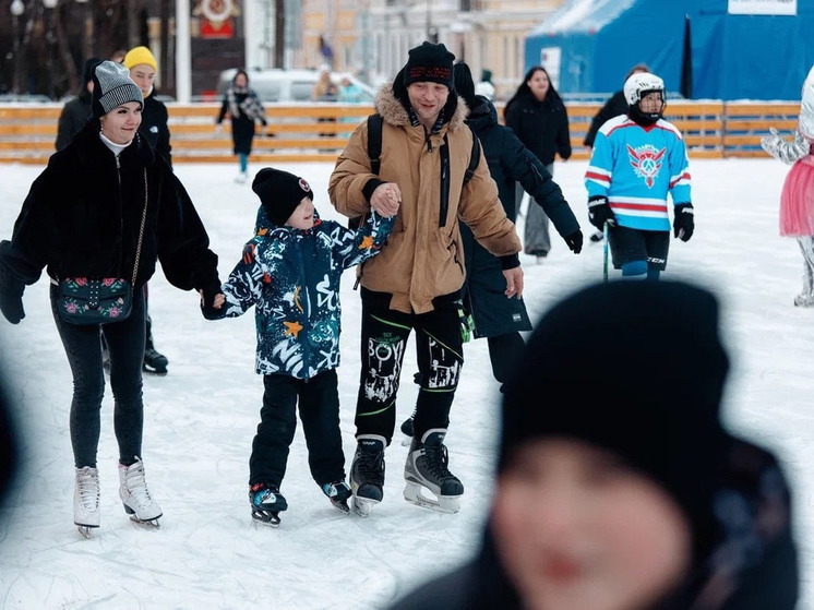 В Смоленске открылся каток на площади Ленина