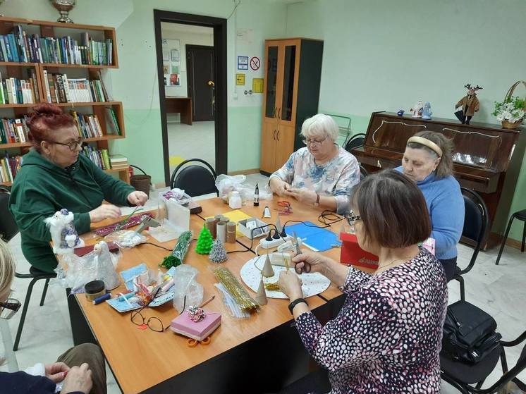 Участники «Активного долголетия» в Большевике готовятся праздновать Новый год