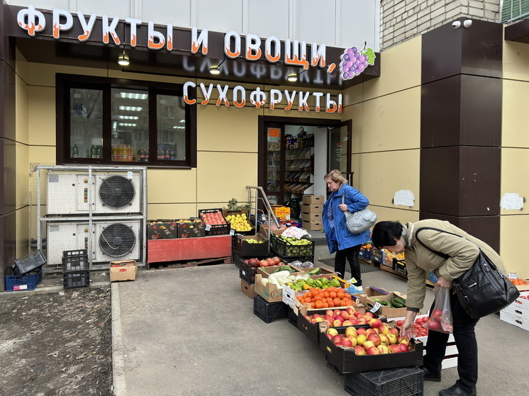 Оплата безналичным переводом при покупке товаров на рынке может таить в себе риск финансирования терроризма, сказал юрист Хаминский