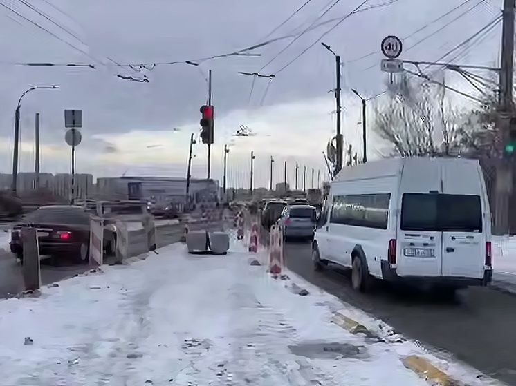 Мэр Омска Шелест прокомментировал появление светофора на мосту у Телецентра