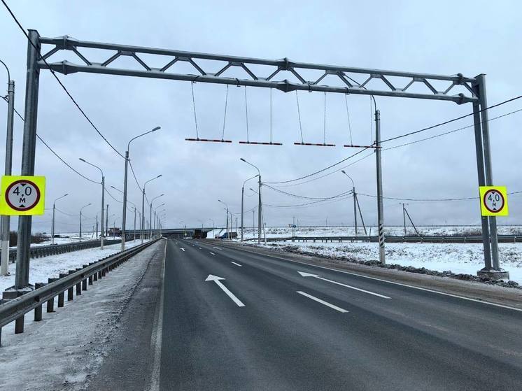 На Рославльской трассе перед мостом на окружной установили габаритные ворота