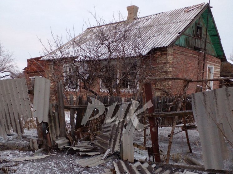 Жилые дома, школа и общественный транспорт повреждены в Горловке в результате обстрелов ВСУ