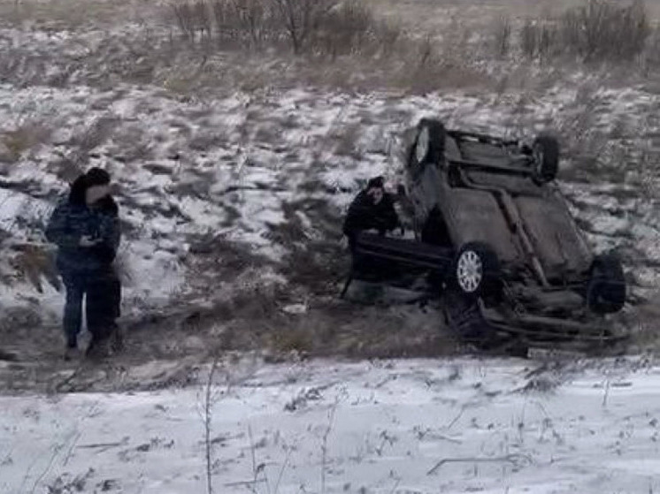 В Хакасии судебные приставы спасли женщину и ребенка в ДТП