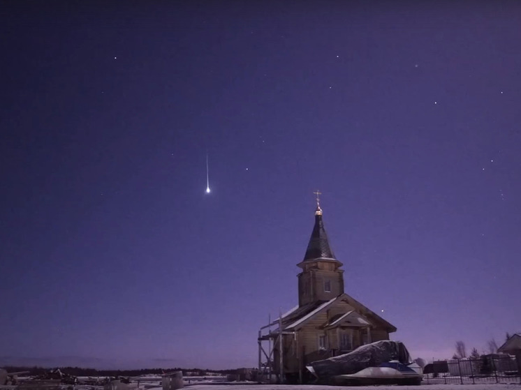 Метеор попал на видео на севере Карелии