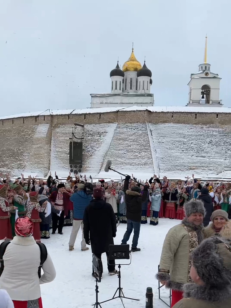 Съемки "Играй, гармонь" в сердце Пскова: грандиозное событие в исторических стенах