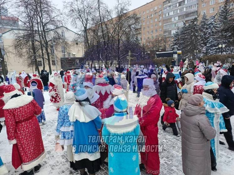 В Пензе стартовало шествие Дедов Морозов