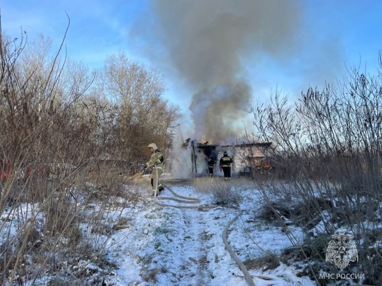 В Адыгее загорелась сторожка на площади 20 «квадратов»