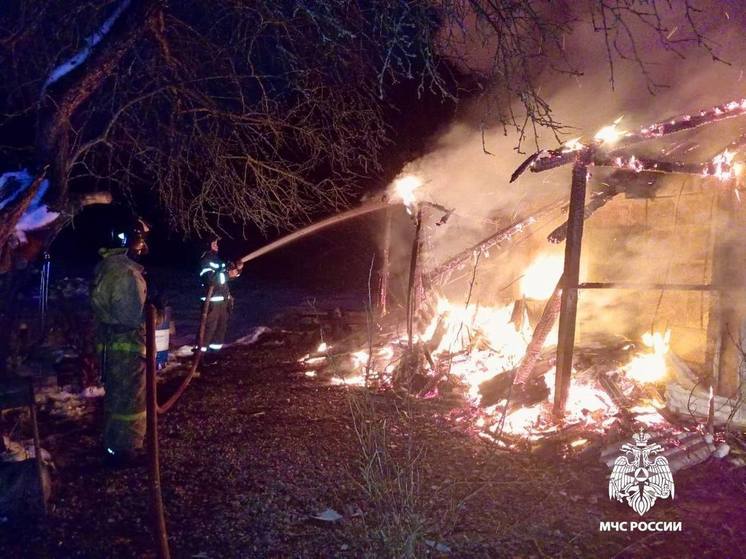 В Тверской области из-за неисправной печи загорелась баня