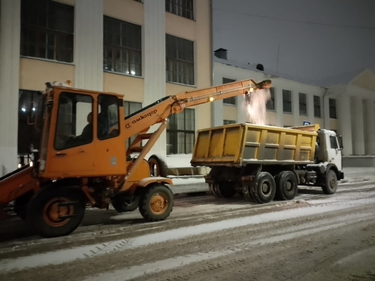 В ночь на понедельник улицы Иваново расчищали 60 спецмашин