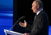 Президент России Владимир Путин в ходе своего выступления на расширенной коллегии Министерства обороны РФ заявил, что Россия снимет с себя добровольные ограничения по размещению ракет средней и меньшей дальности, если США начнут развертывать соответствующие системы, а также он поручил держать в постоянной готовности нестратегические ядерные силы. Слова российского лидера приводит газета «Коммерсантъ».