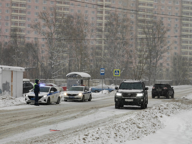 В тверском микрорайоне Мигалово перебегавший дорогу школьник попал под авто