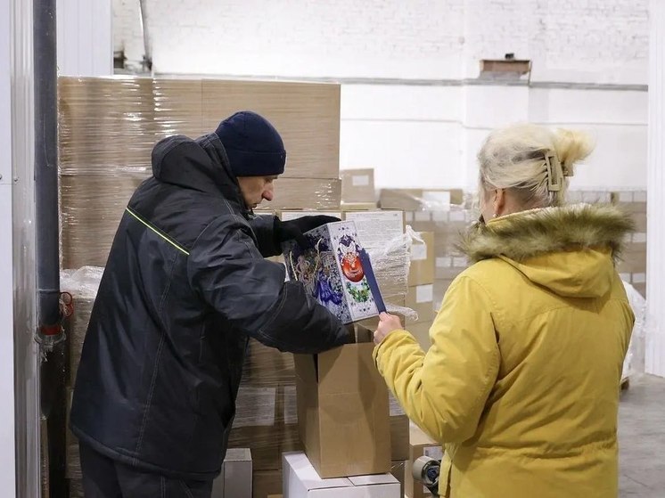 Новгородская область отправила новогодние подарки детям Энергодара и Каменки-Днепровской