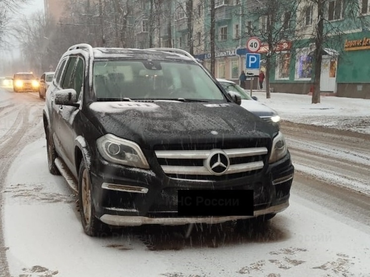 В  Калуге под колёса Mercedes попал пешеход