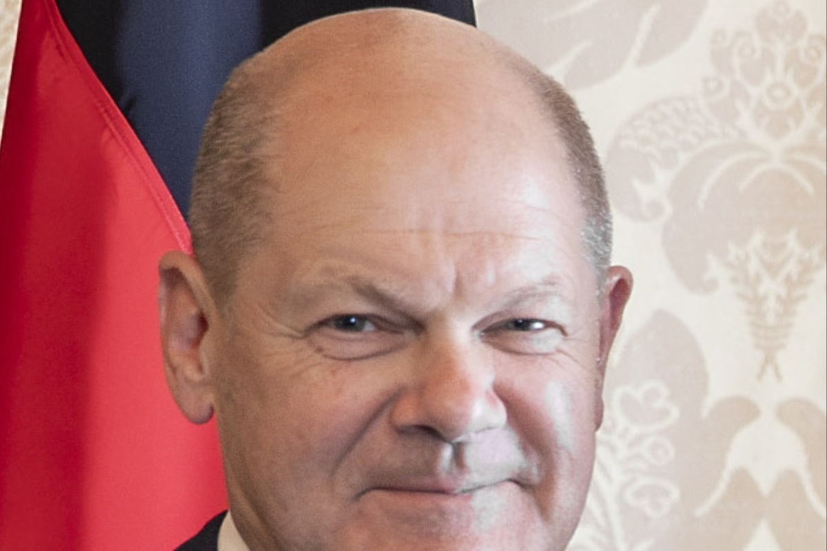 Бундестаг отказал в доверии правительству Шольца