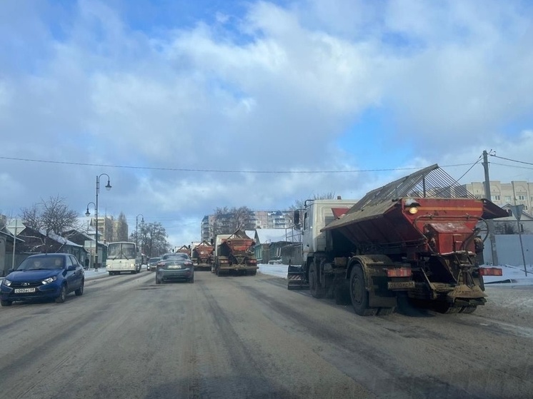 В региональном правительстве сегодня обсуждали тему безопасности дорожного движения. Вопрос обслуживания автомобильных дорог в зимний период оказался под пристальным вниманием врио главы области Евгения Первышова, который поручил ужесточить контроль за качеством их содержания.