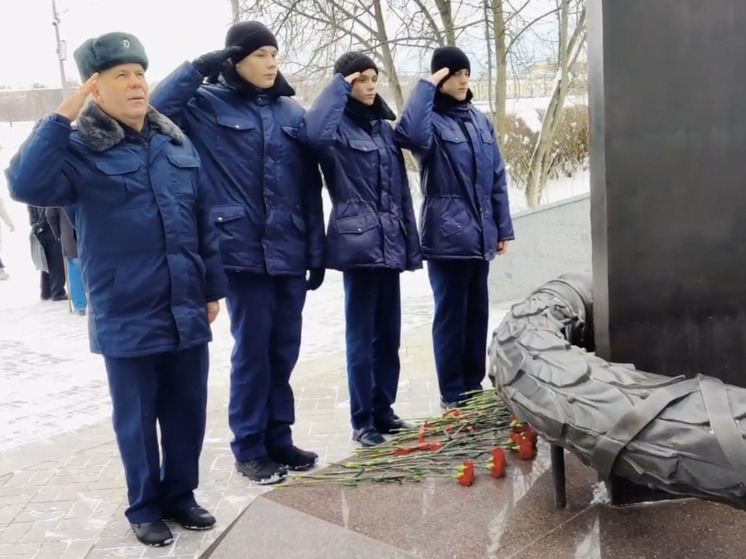 Сотрудники и ветераны ФСБ почтили память участников войны в День освобождения Калинина