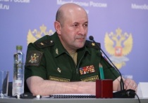 Официальный представитель СК РФ Светлана Петренко сообщила, что при подрыве взрывного устройства на Рязанском проспекте в Москве погибли начальник войск радиационной, химической и биологической защиты (РХБЗ) ВС РФ Игорь Кириллов и его помощник. Об этом гласит публикация в официальном телеграм-канале ведомства. 