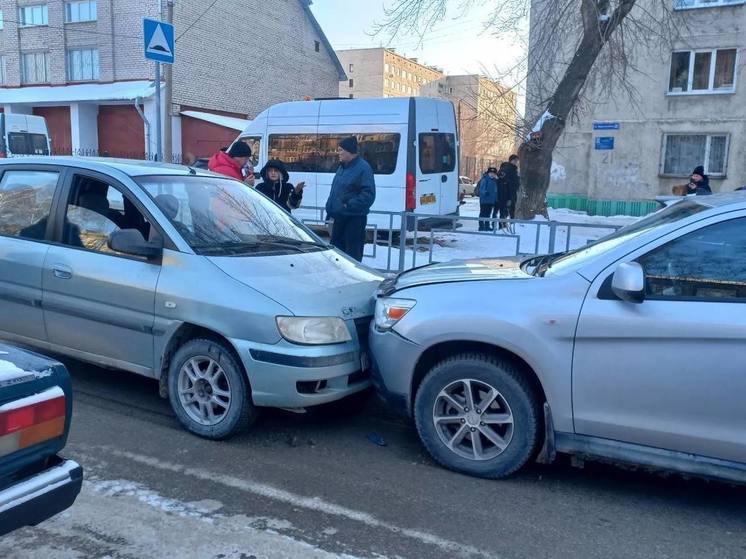 Стали известны подробности ДТП в Барнауле, где водитель нанес себе увечья