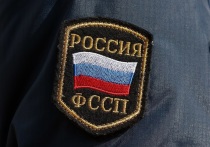 Телеграм-канал Amber Mash сообщает, что житель города Гурьевска в Калининградской области, задолжавший двум дочерям почти два миллиона рублей алиментов, спрятался от пришедших к нему судебных приставов в потолке. 