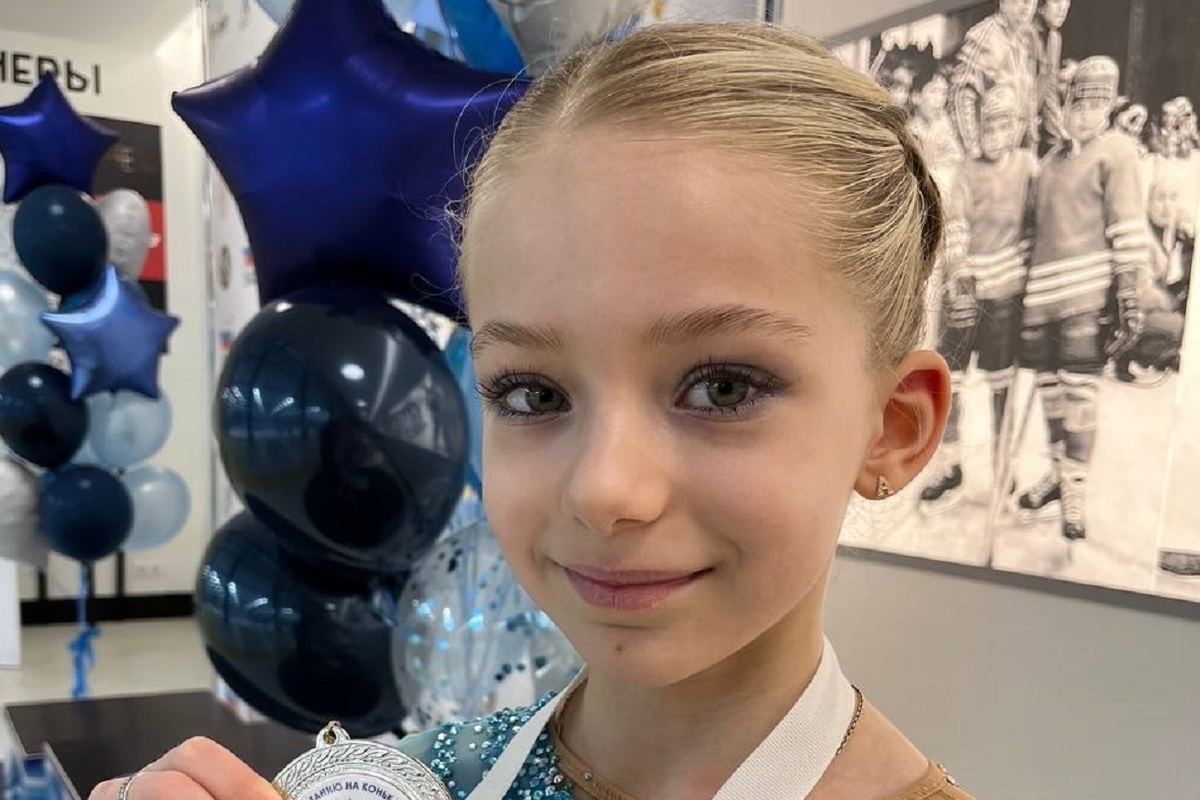 Парикмахеры поработали с волосами фигуристки