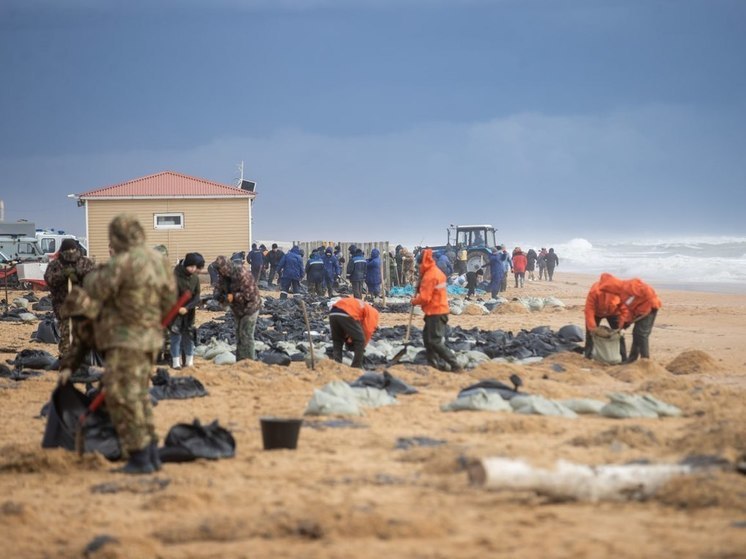 В мэрии Анапы сообщили о введении режима ЧС из-за выброса нефтепродуктов