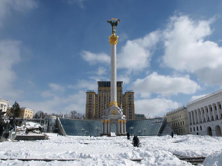 После взрыва, прозвучавшего в Киеве, у жителей наблюдаются перебои со светом и водой, отмечены скачки напряжения