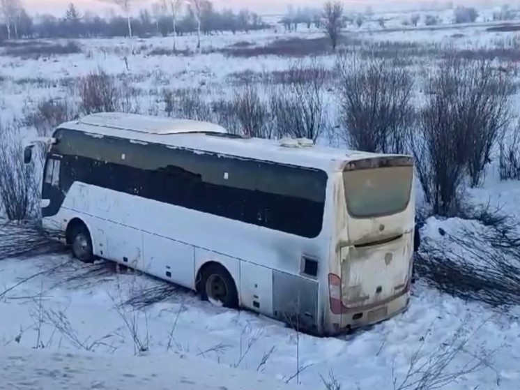 Четверых пострадавших в ДТП с автобусом перевели в больницу Краснокаменска