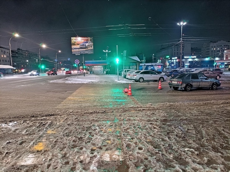 В Орле у автовокзала под колёса авто угодила женщина