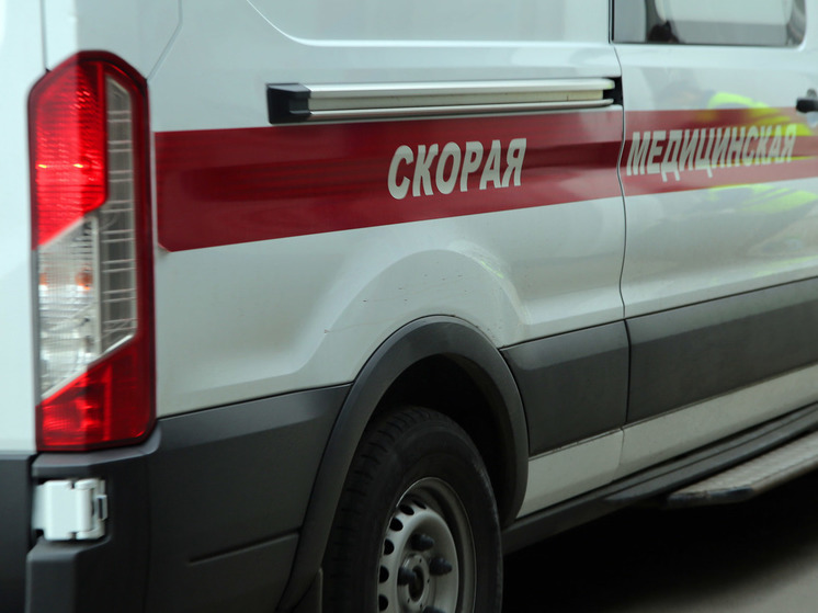 Автомобиль сбил пешехода на заснеженной дороге в Королеве