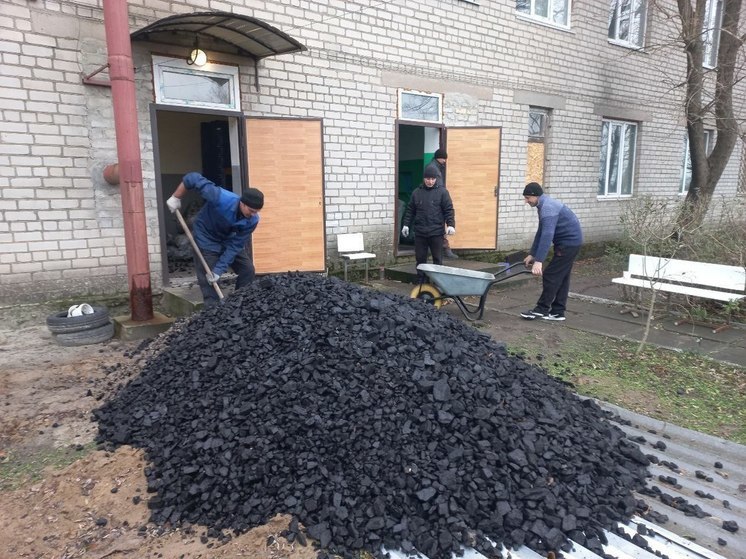 Администрации отделов Каховского округа получили уголь для отопления